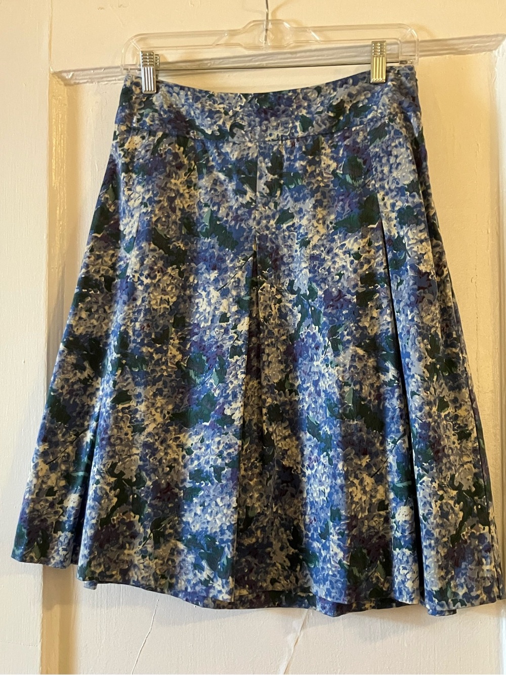 Talbots Pleated Impressionist Floral Blue Skirt - Size 2p, fits like 4 R